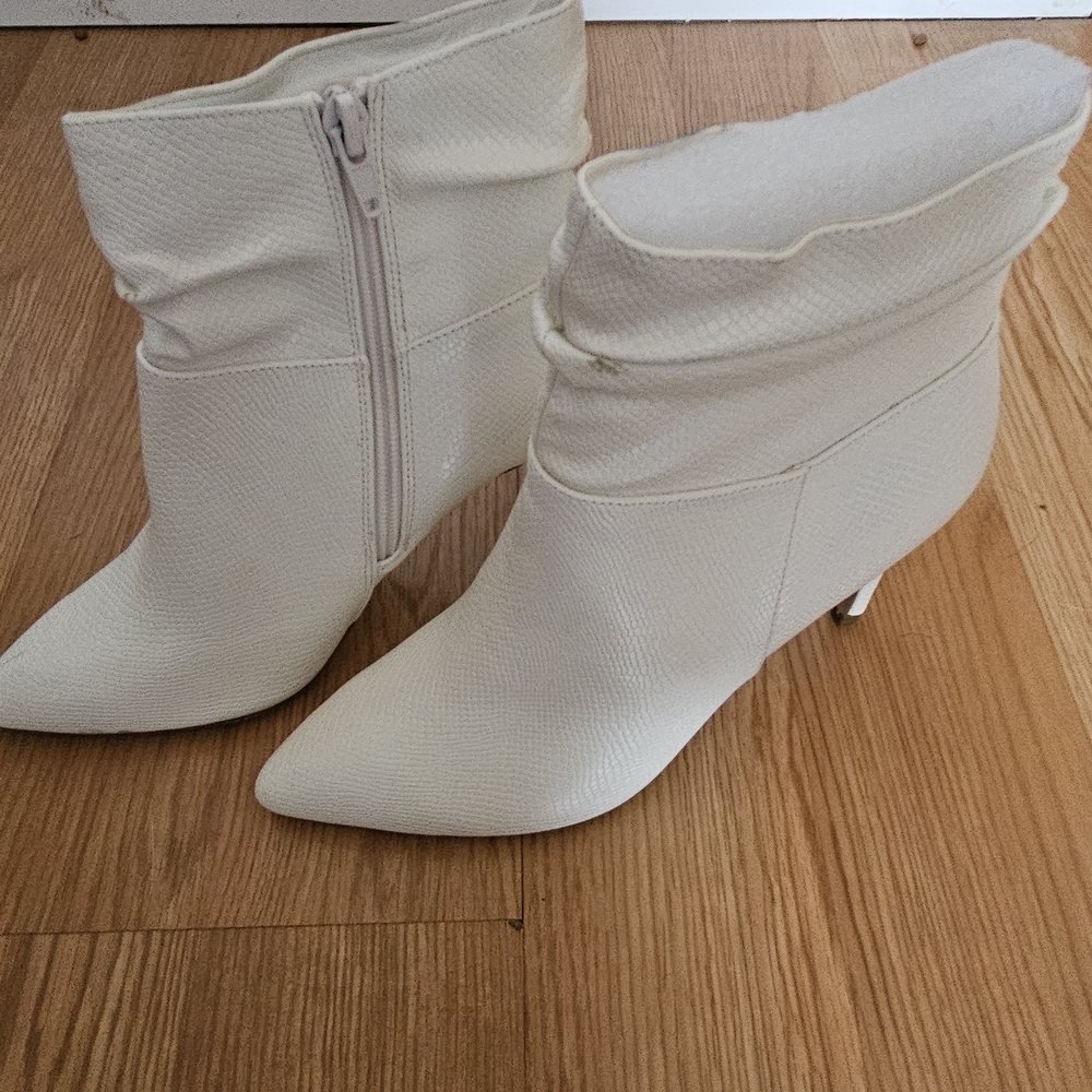 Wild Pair White Pointed-Toe Ankle Booties with Side Zipper